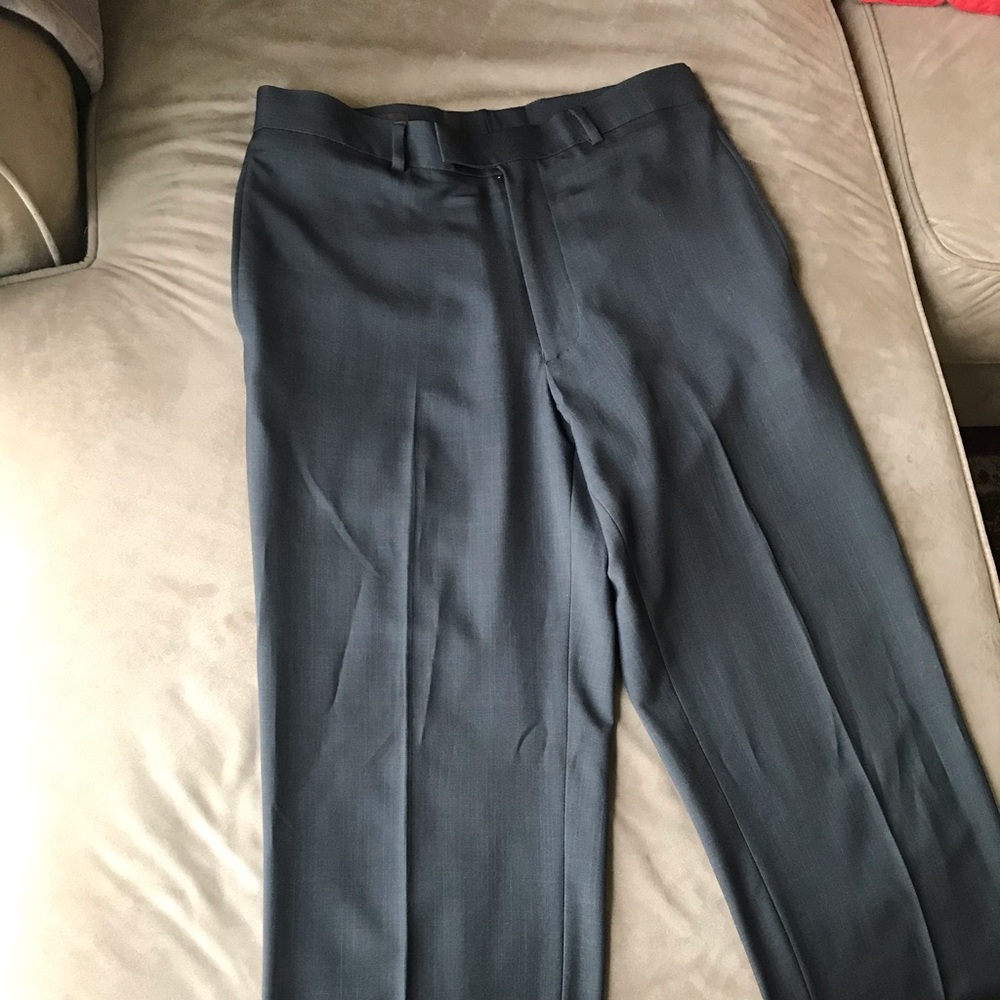 Perry Ellis 32x32 dress pants relaxed/straight cut